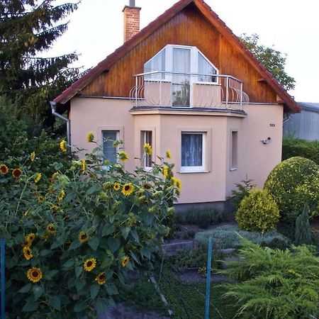 Cottage Near Slovakiaring Mihalfai Majer ภายนอก รูปภาพ