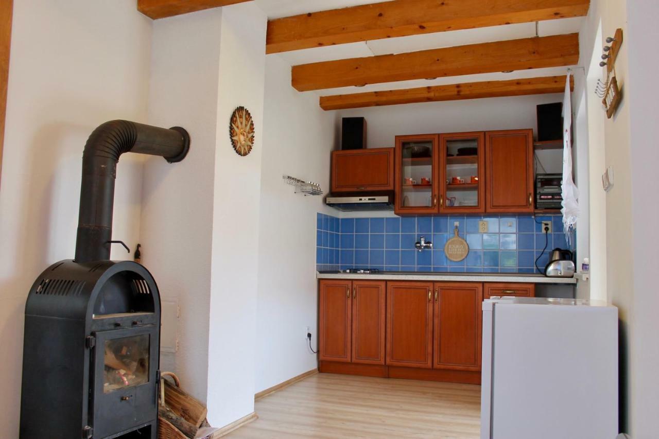 Cottage Near Slovakiaring Mihalfai Majer ภายนอก รูปภาพ