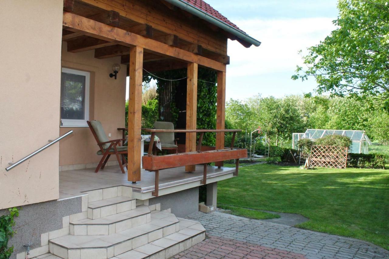 Cottage Near Slovakiaring Mihalfai Majer ภายนอก รูปภาพ